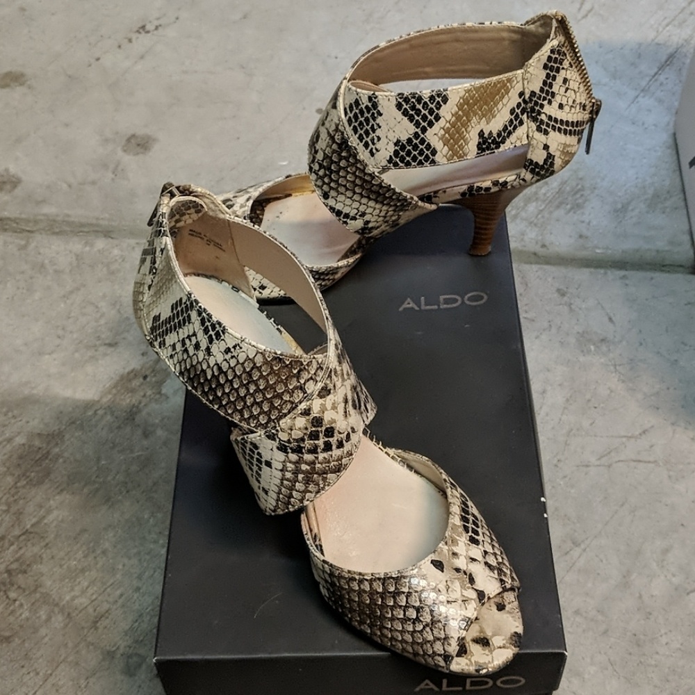 Snakeprint kitten heels